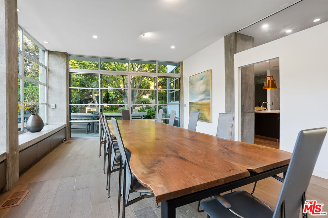 7700 Willow Glen Rd