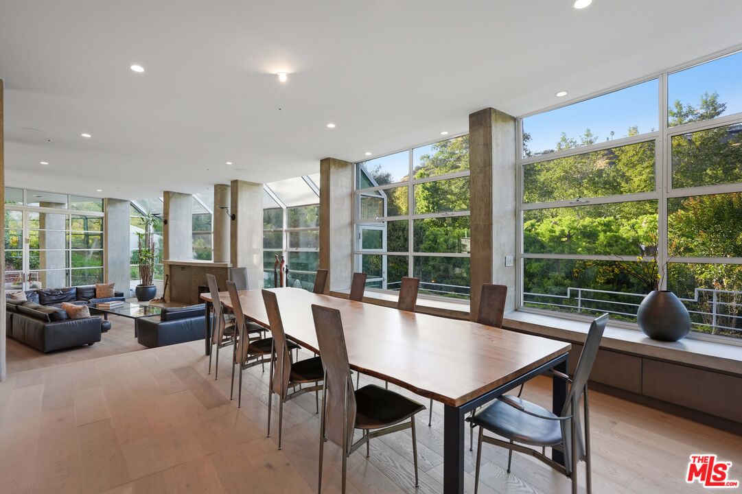 7700 Willow Glen Rd