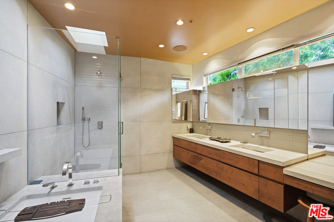 7700 Willow Glen Rd