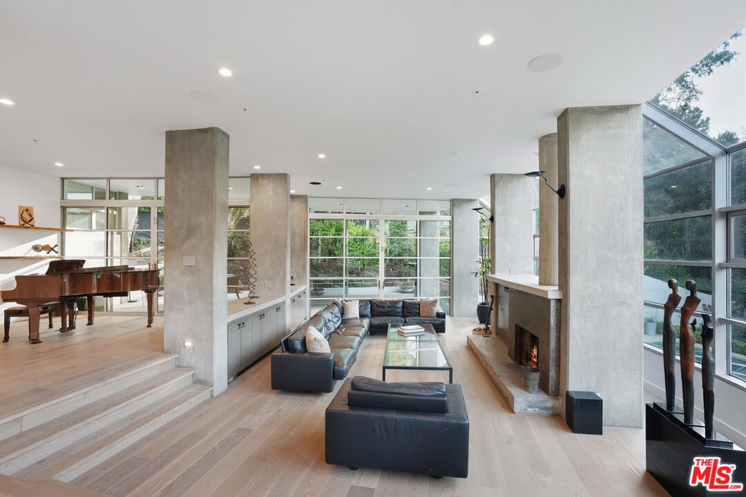 7700 Willow Glen Rd