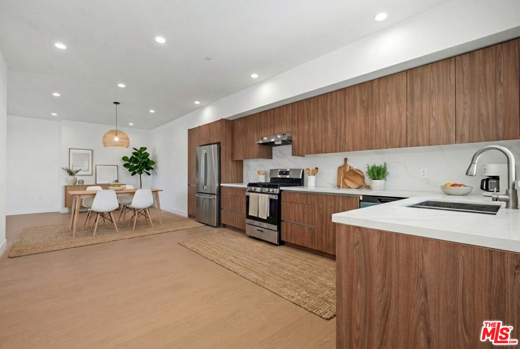 1717 Winona Blvd Unit: 501