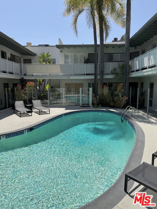 1145 Larrabee St Unit: 3