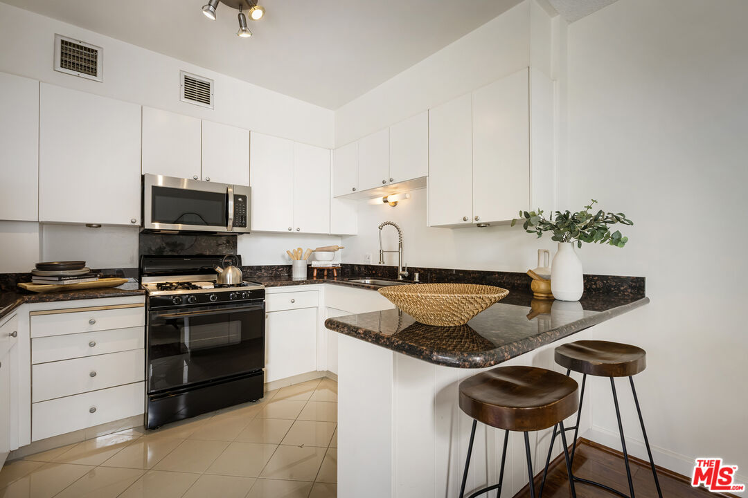 4411 Los Feliz Blvd Unit: 502