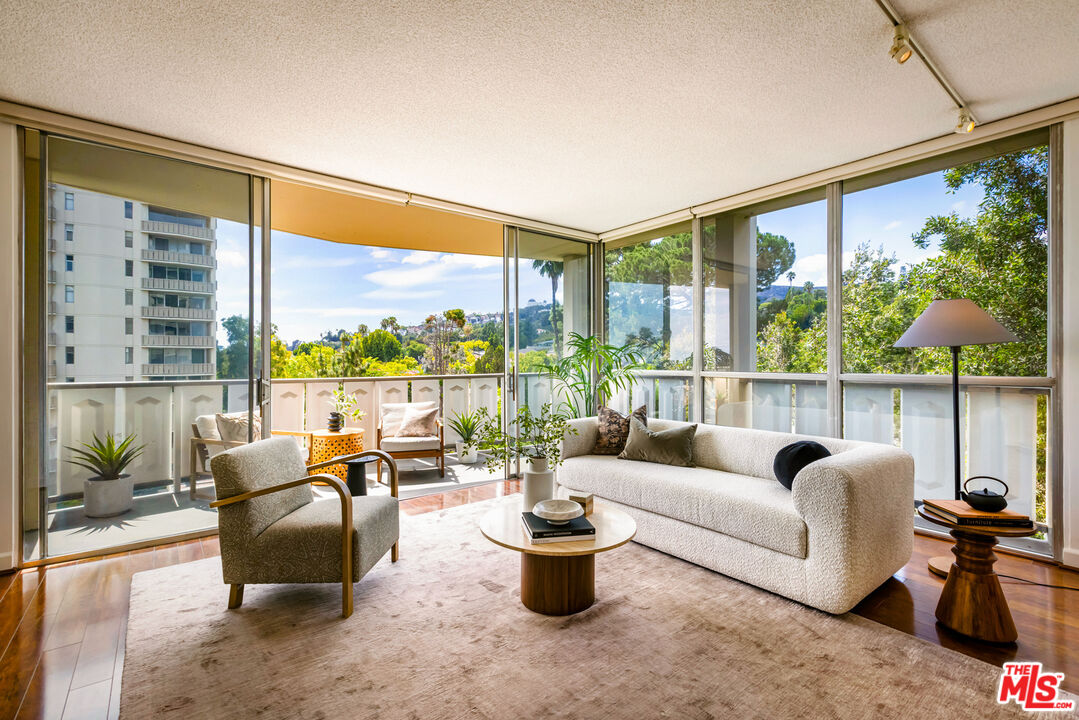 4411 Los Feliz Blvd Unit: 502