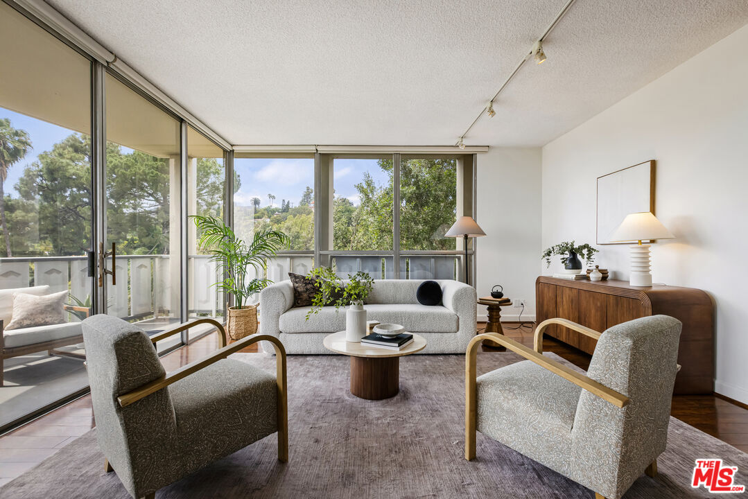 4411 Los Feliz Blvd Unit: 502