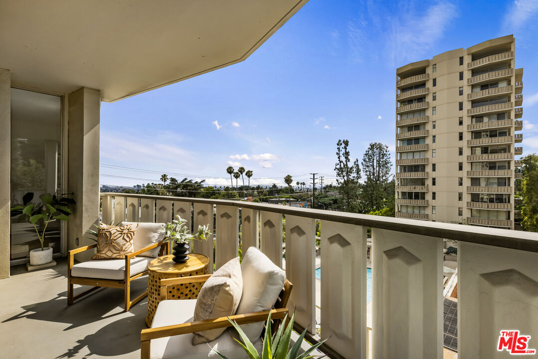 4411 Los Feliz Blvd Unit: 502