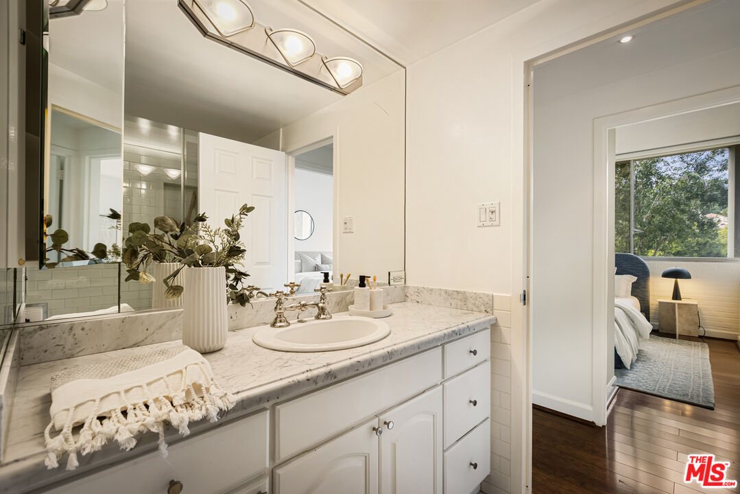 4411 Los Feliz Blvd Unit: 502