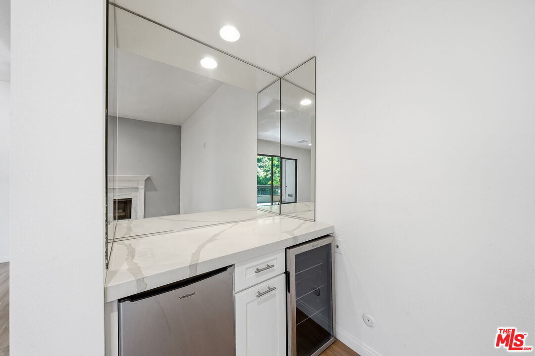 141 S Linden Dr Unit: 206