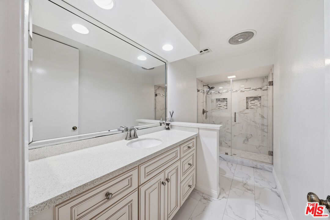 141 S Linden Dr Unit: 206