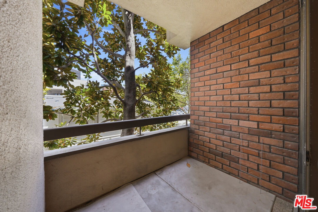 141 S Linden Dr Unit: 206