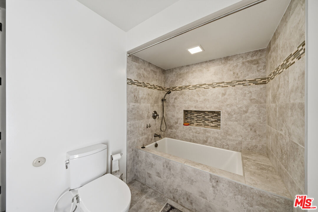 141 S Linden Dr Unit: 206