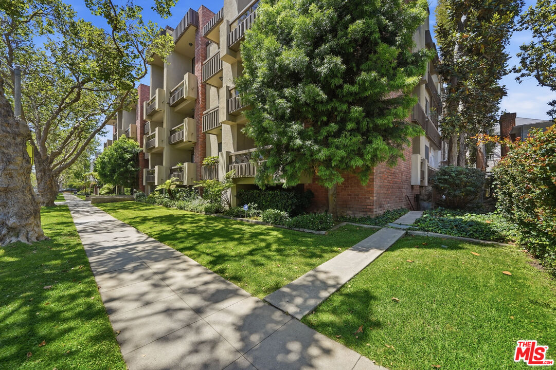 141 S Linden Dr Unit: 206