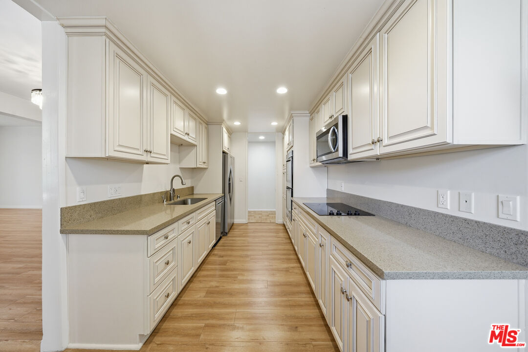 141 S Linden Dr Unit: 206