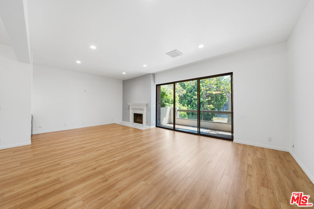 141 S Linden Dr Unit: 206