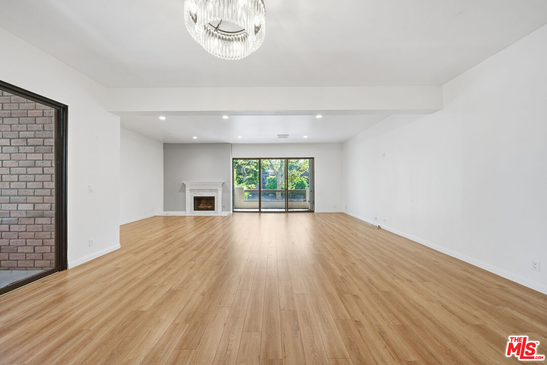 141 S Linden Dr Unit: 206