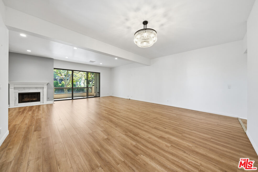 141 S Linden Dr Unit: 206