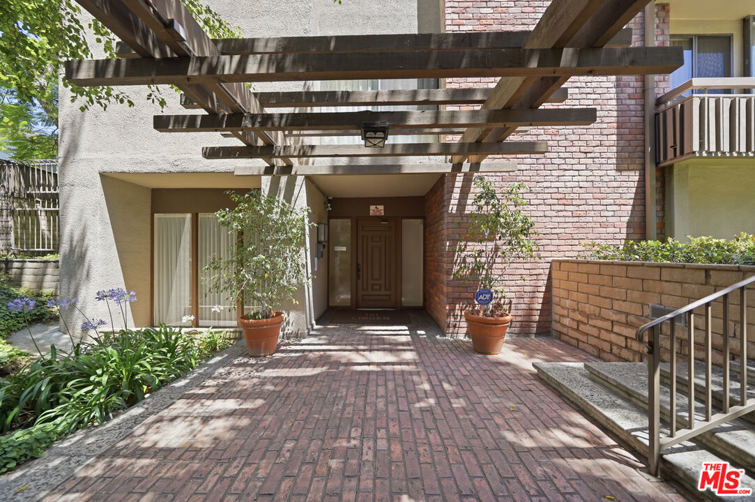 141 S Linden Dr Unit: 206