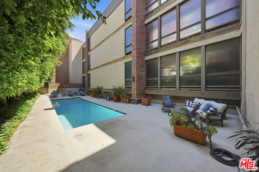 141 S Linden Dr Unit: 206
