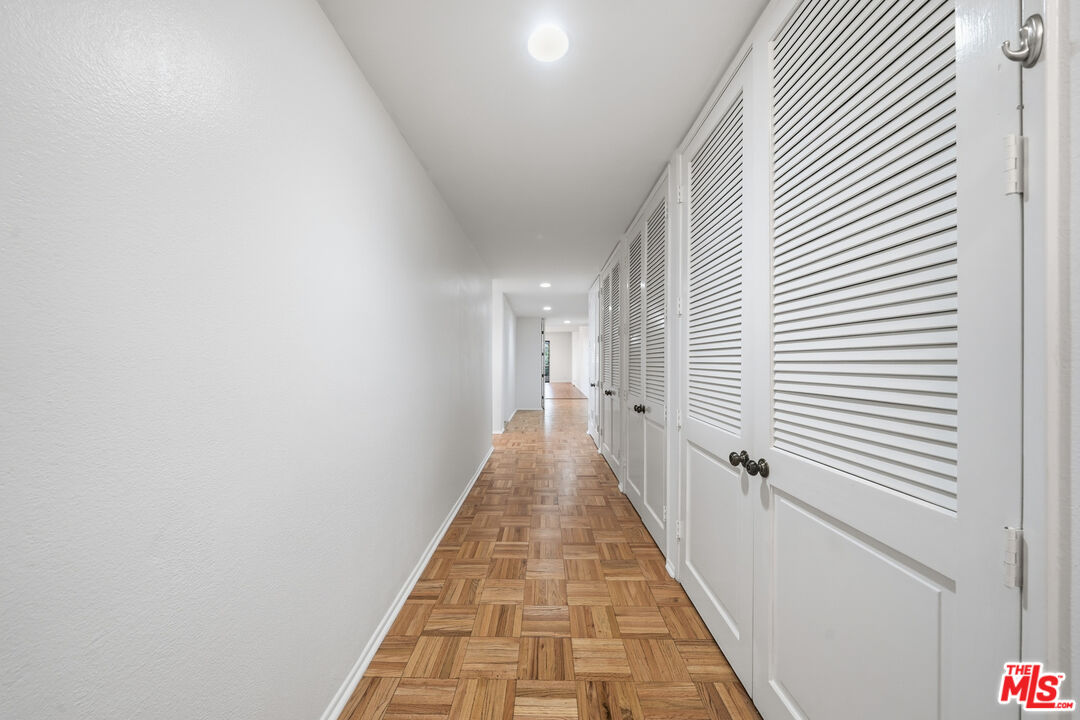 141 S Linden Dr Unit: 206
