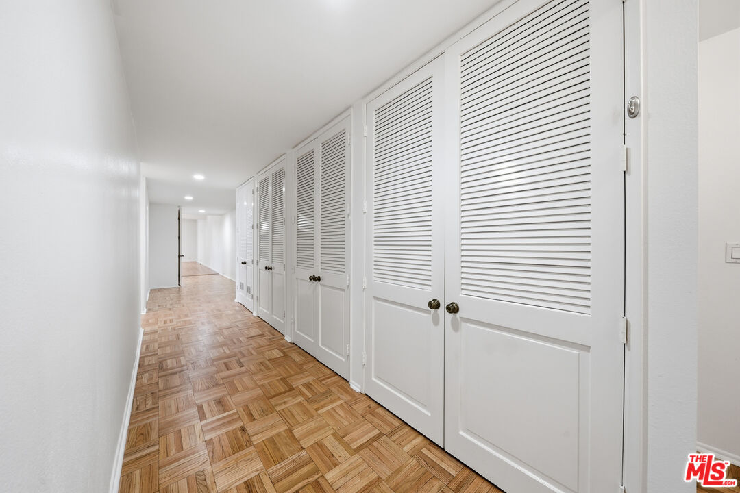 141 S Linden Dr Unit: 206