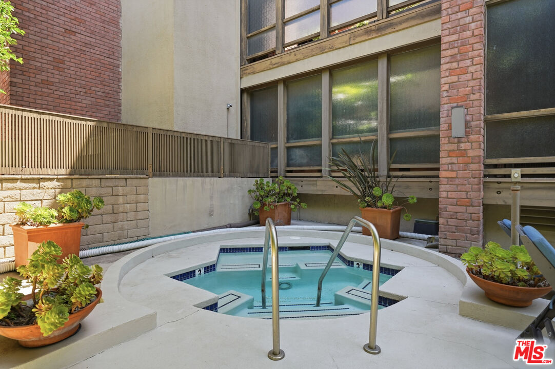 141 S Linden Dr Unit: 206