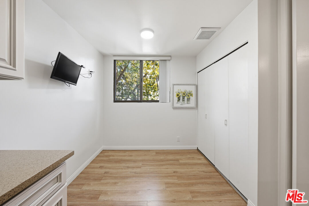 141 S Linden Dr Unit: 206