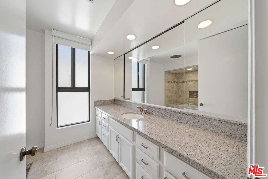 141 S Linden Dr Unit: 206
