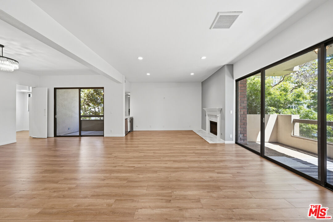 141 S Linden Dr Unit: 206