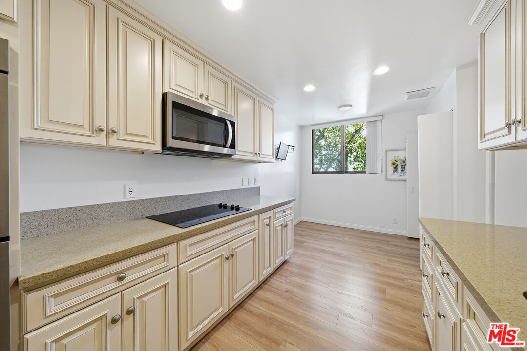141 S Linden Dr Unit: 206