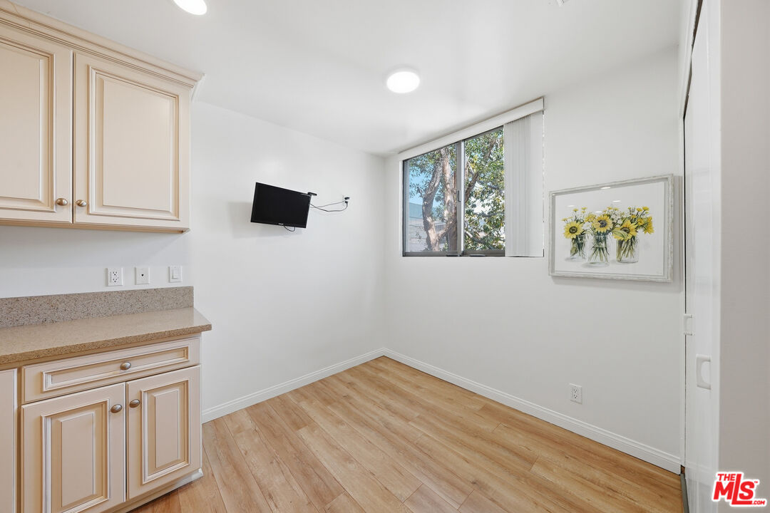 141 S Linden Dr Unit: 206