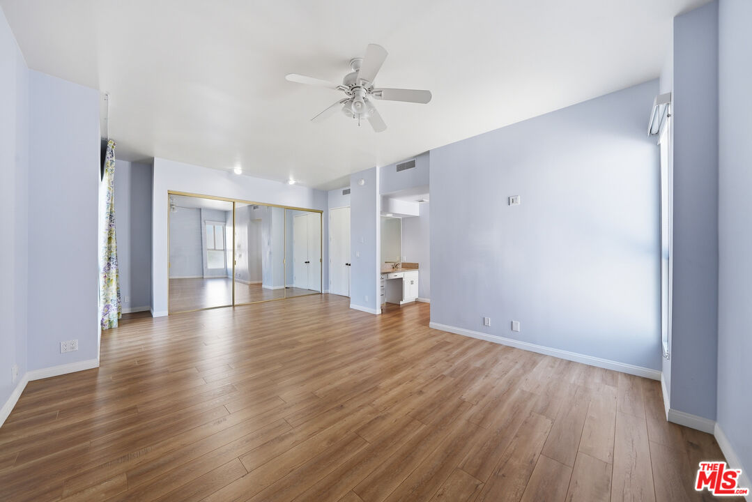 141 S Linden Dr Unit: 206