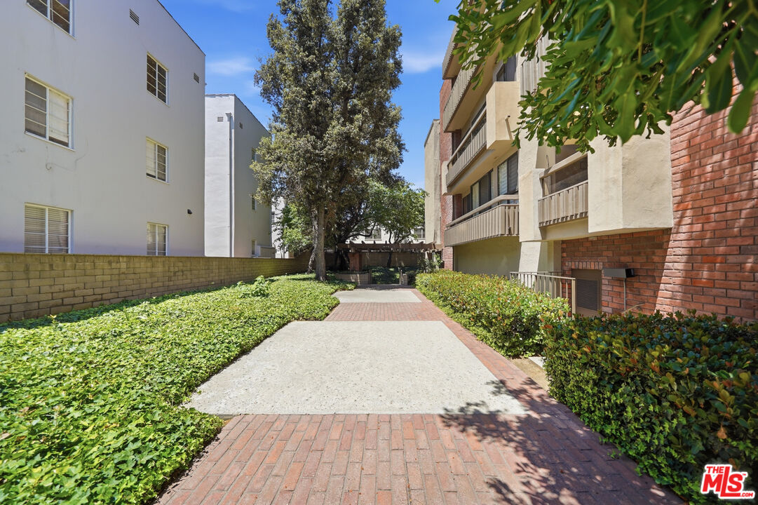 141 S Linden Dr Unit: 206