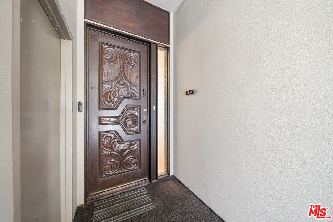 141 S Linden Dr Unit: 206