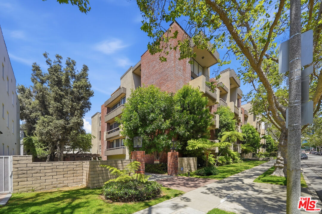 141 S Linden Dr Unit: 206