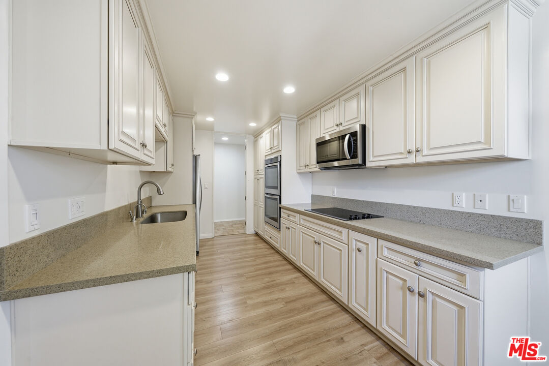 141 S Linden Dr Unit: 206
