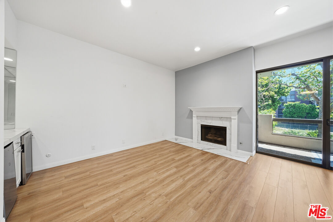 141 S Linden Dr Unit: 206