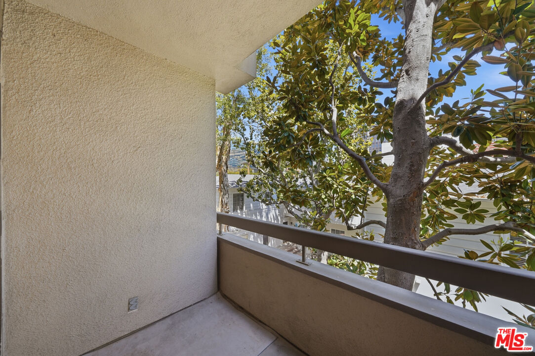 141 S Linden Dr Unit: 206