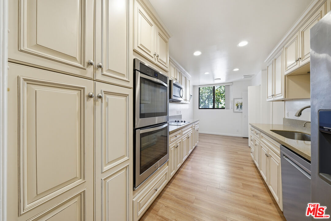 141 S Linden Dr Unit: 206
