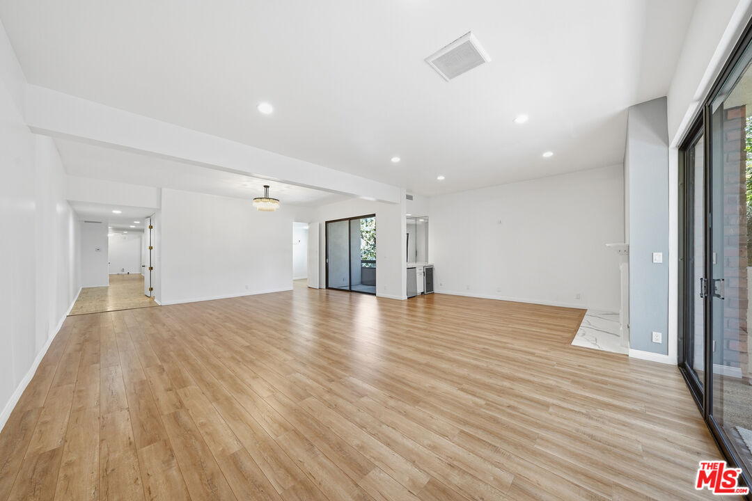 141 S Linden Dr Unit: 206