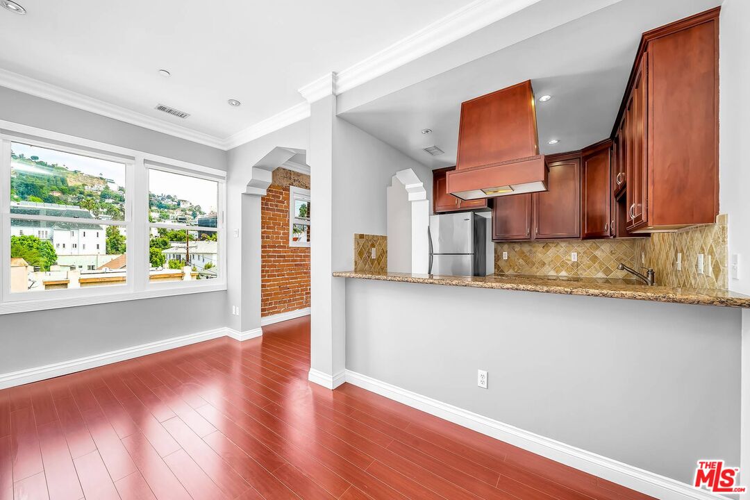 1236 N Flores St Unit: 207