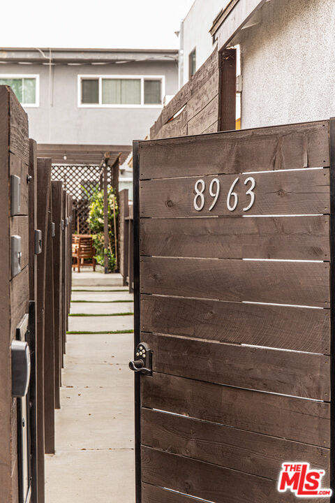8963 Cadillac Ave