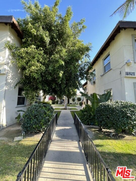 15246 Acre St