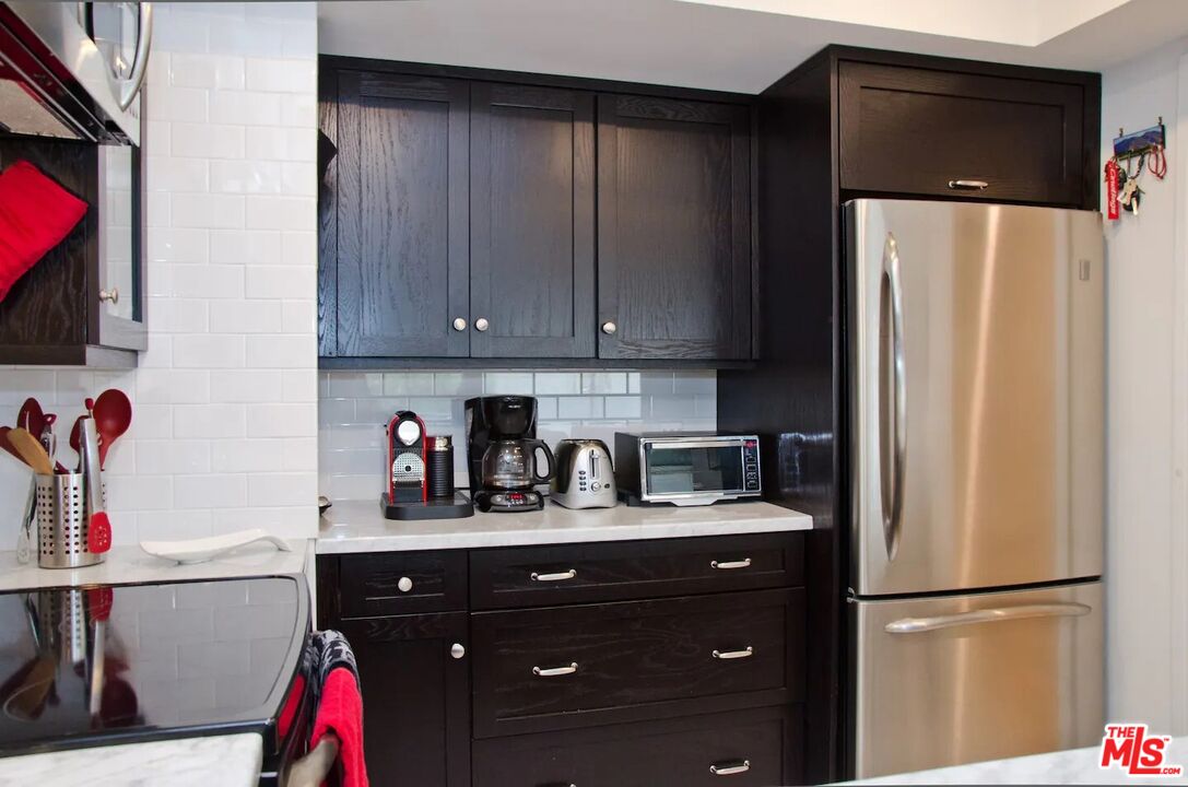 7135 Hollywood Blvd Unit: 203