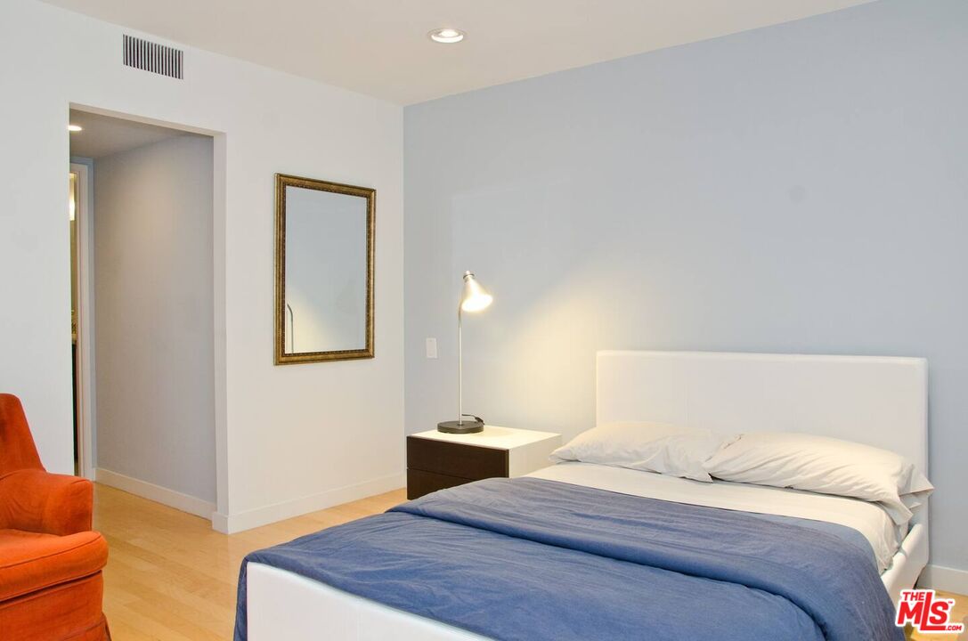 7135 Hollywood Blvd Unit: 203