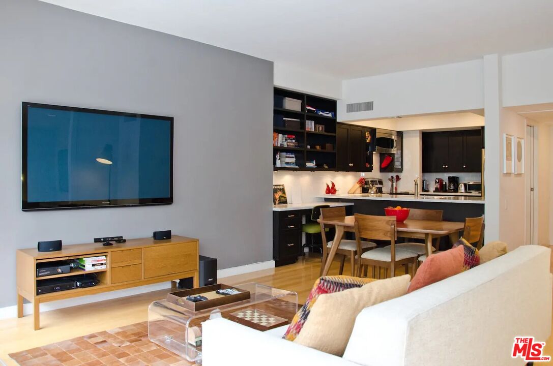 7135 Hollywood Blvd Unit: 203