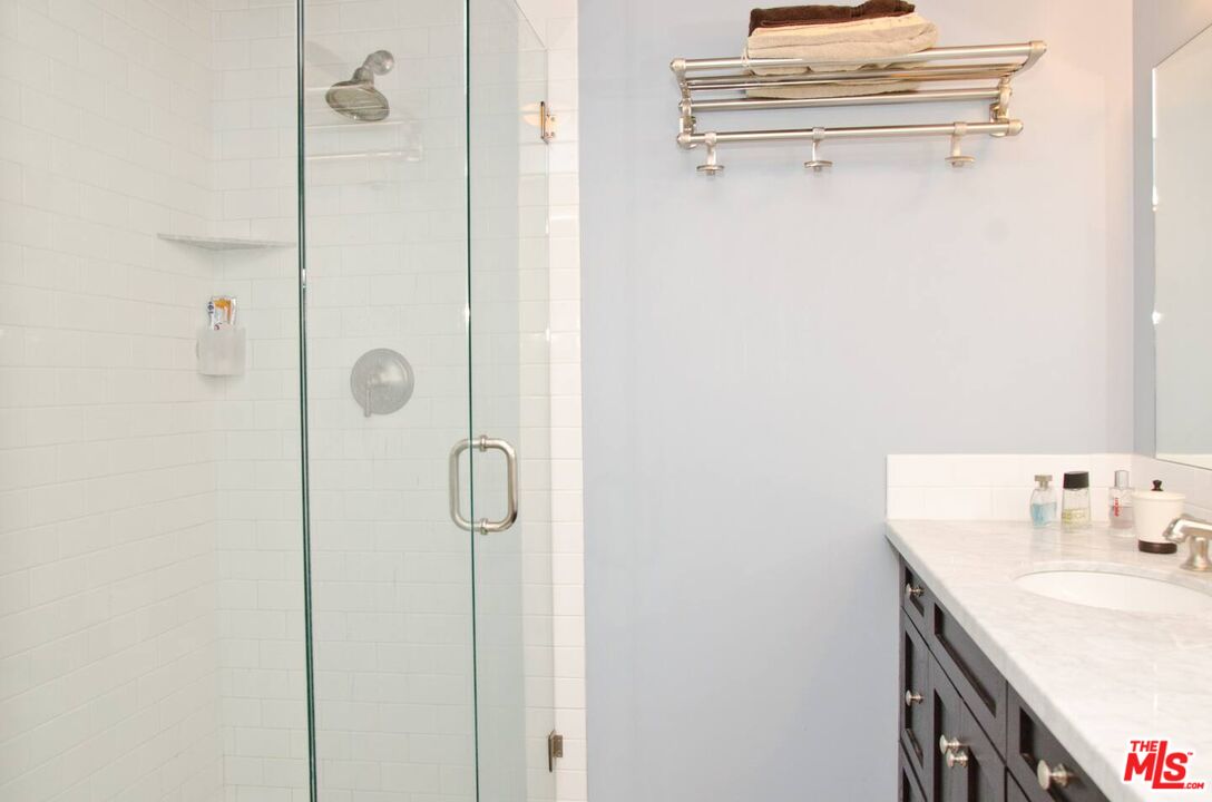 7135 Hollywood Blvd Unit: 203