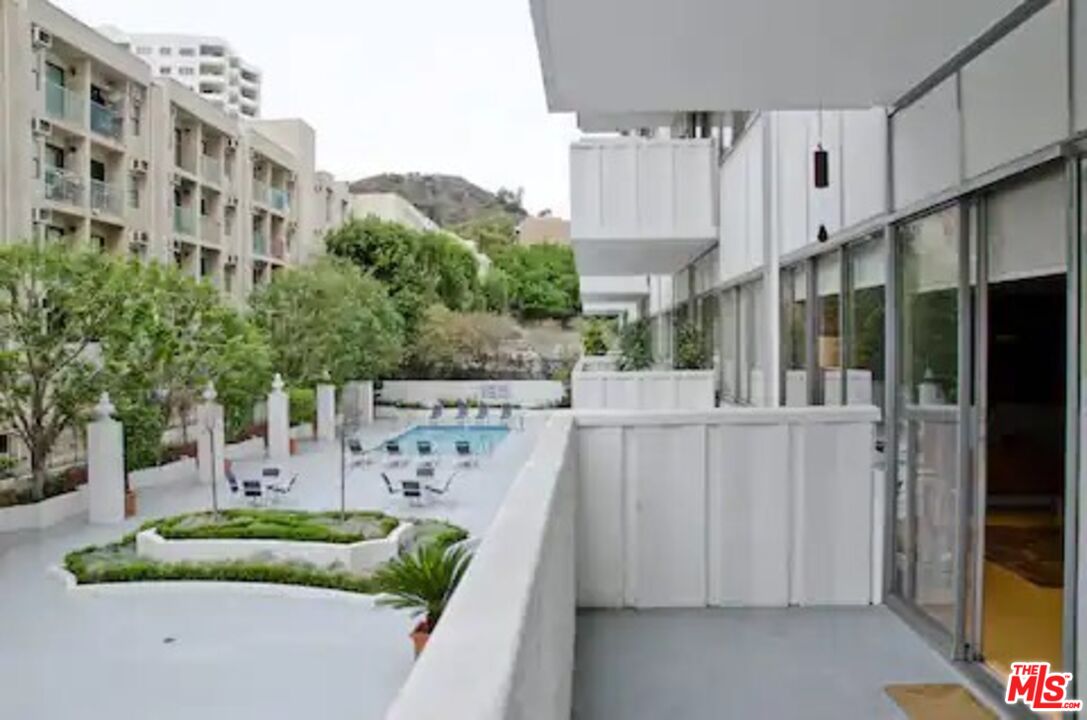 7135 Hollywood Blvd Unit: 203