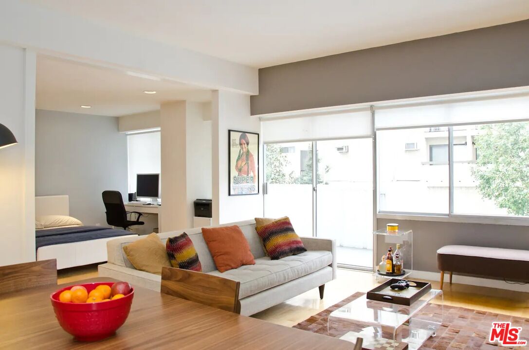 7135 Hollywood Blvd Unit: 203
