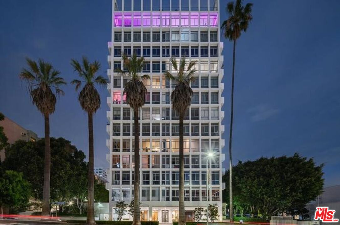 7135 Hollywood Blvd Unit: 203