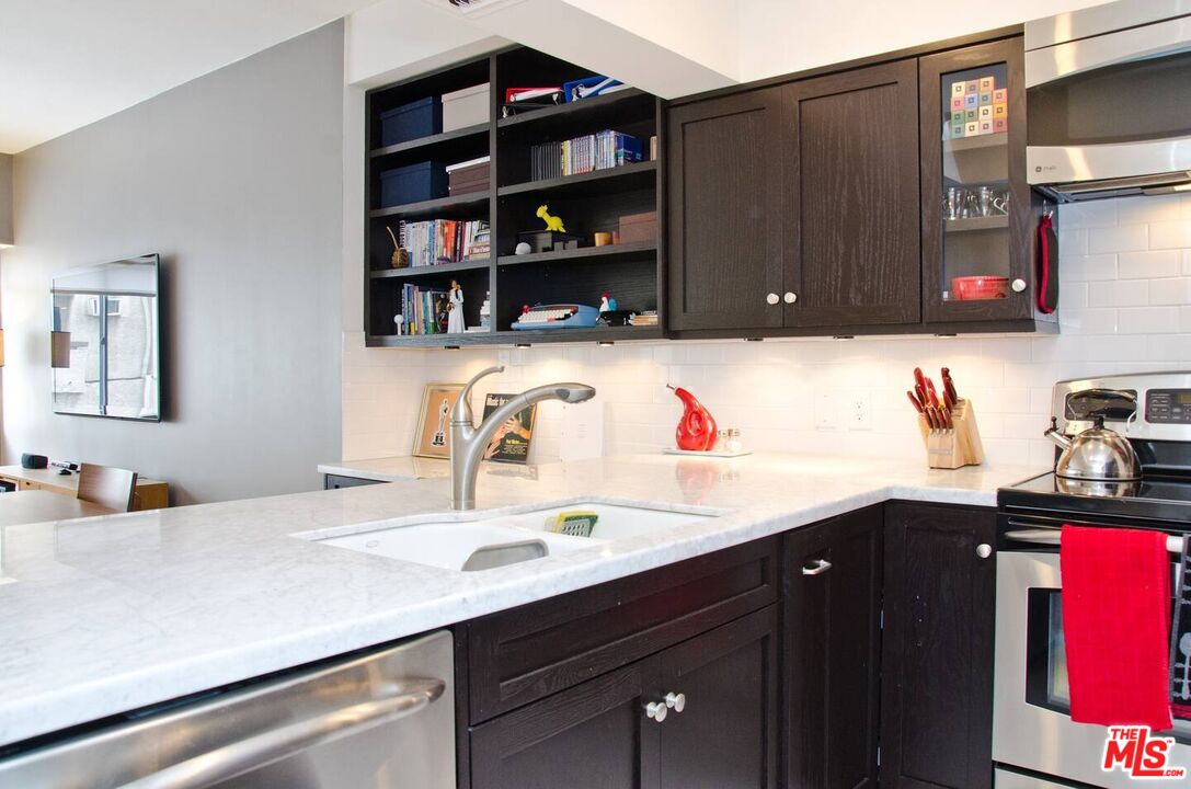 7135 Hollywood Blvd Unit: 203